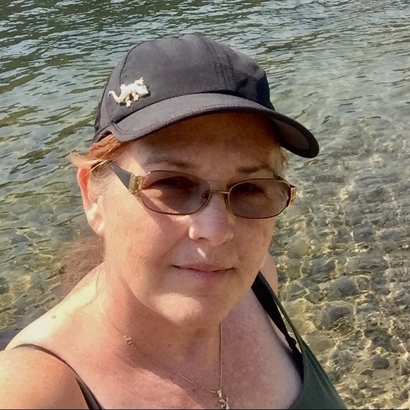 Meet your Posher, Liz - Picture 3 of 5